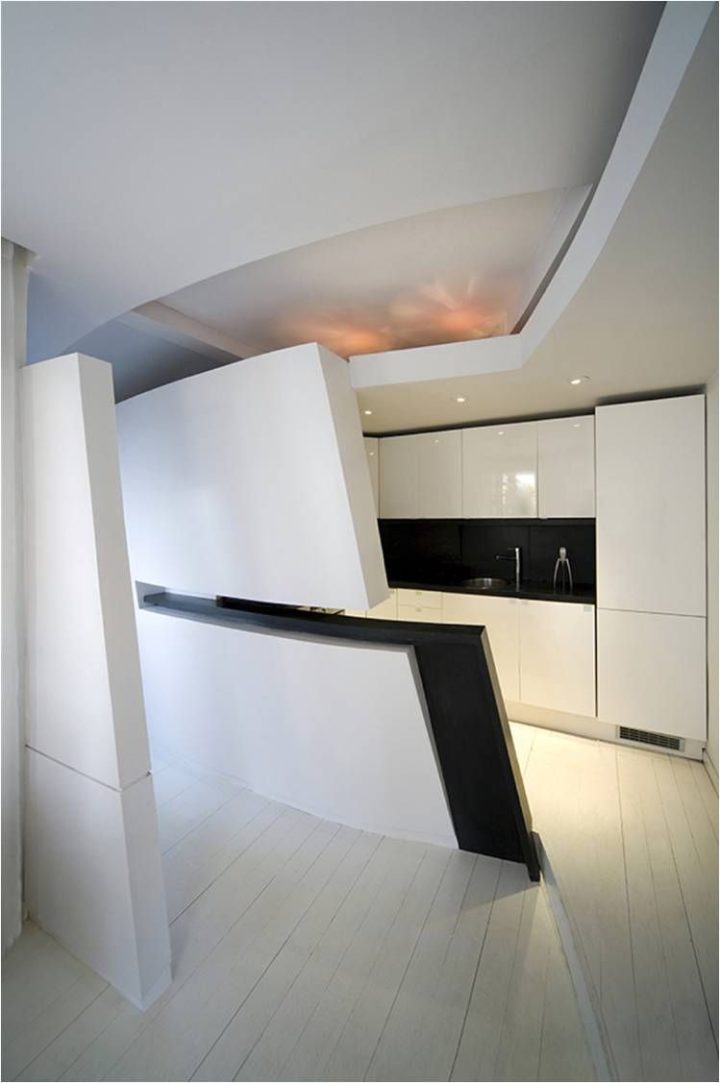《白色阁楼》(White Penthouse)，作者:Hector Ruiz Velazquez