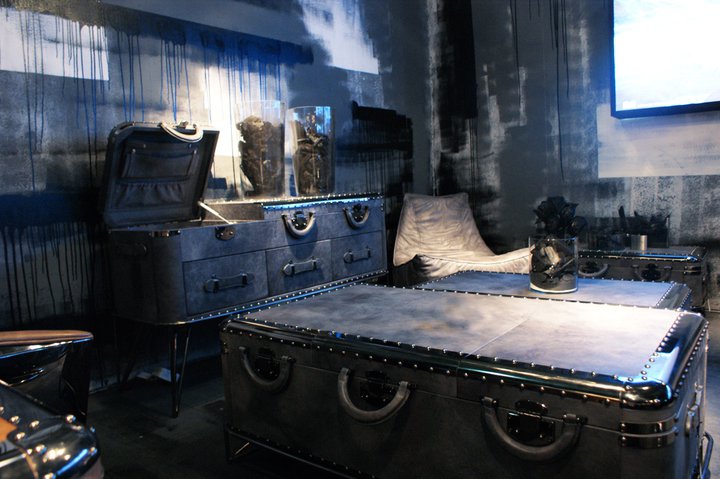 Awesome_console_furniture_vintage_suitcase