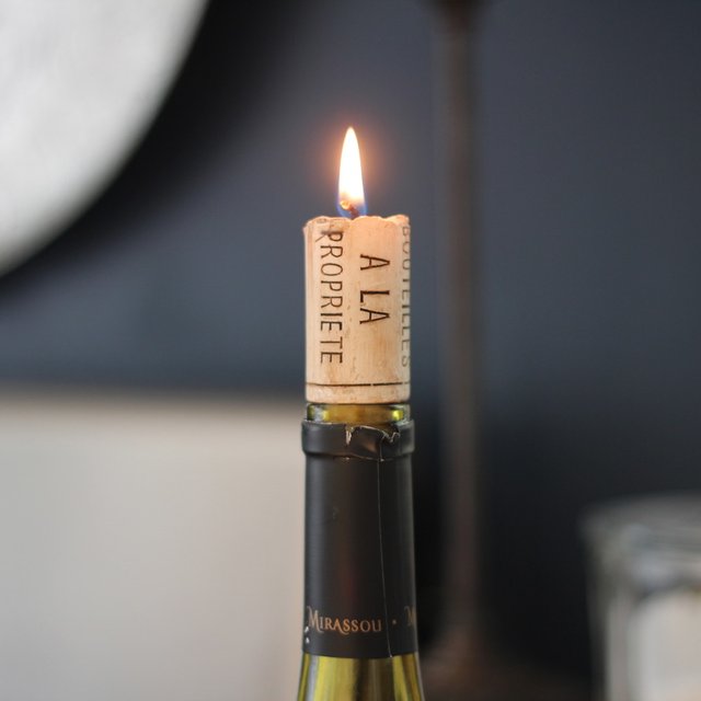 带有梅洛香味的葡萄酒软木蜡烛