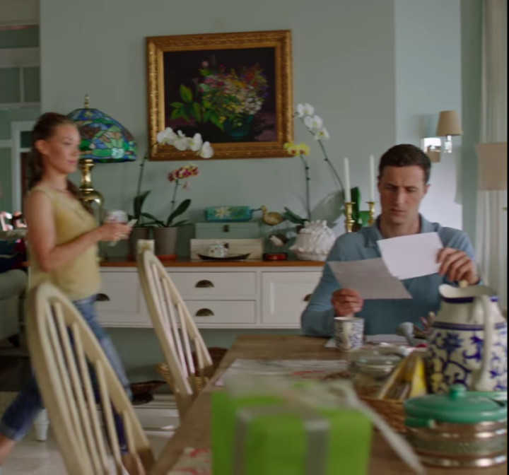 Netflix O'Brien House桌子和椅子
