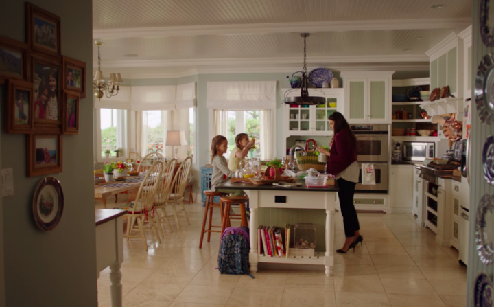 Netflix O'Brien house的用餐区