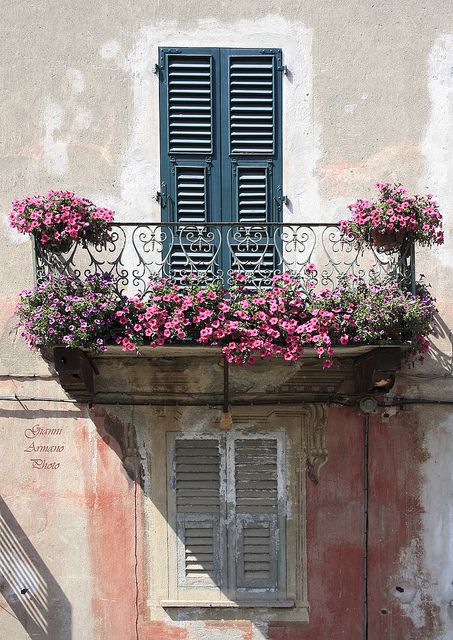 symetric-juliet-balcony-2