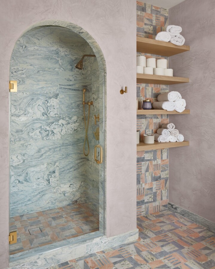 awesome-bathroom-with-built-in-shower