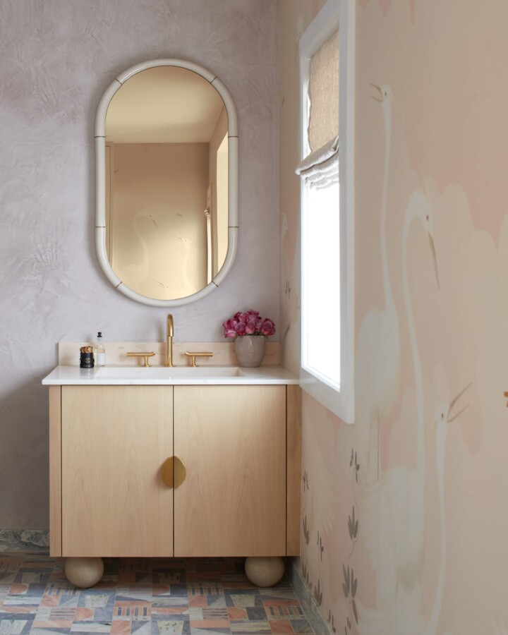 feminine-bathroom
