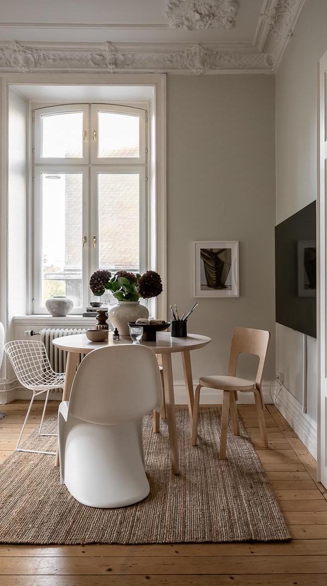 Small-Scandinavian-dining-area