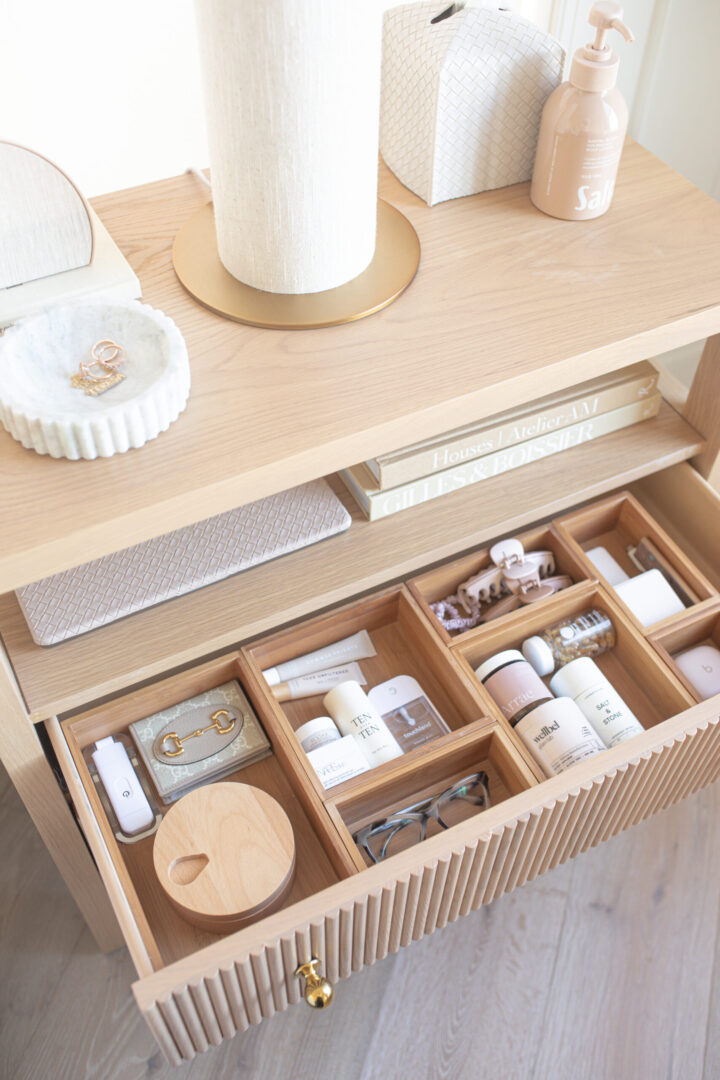 nightstand-decor-organize