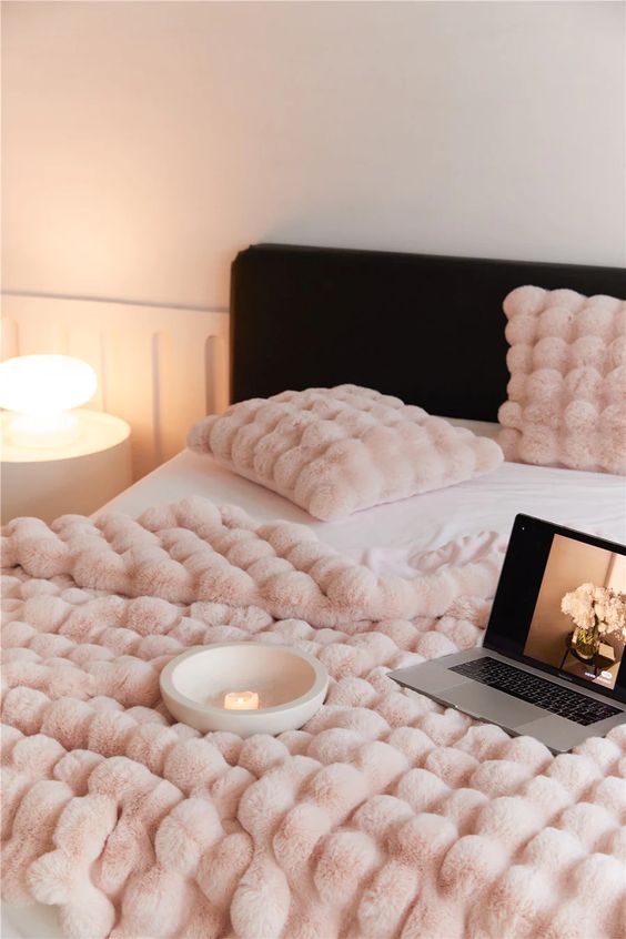 pink-plush-throw-blanket