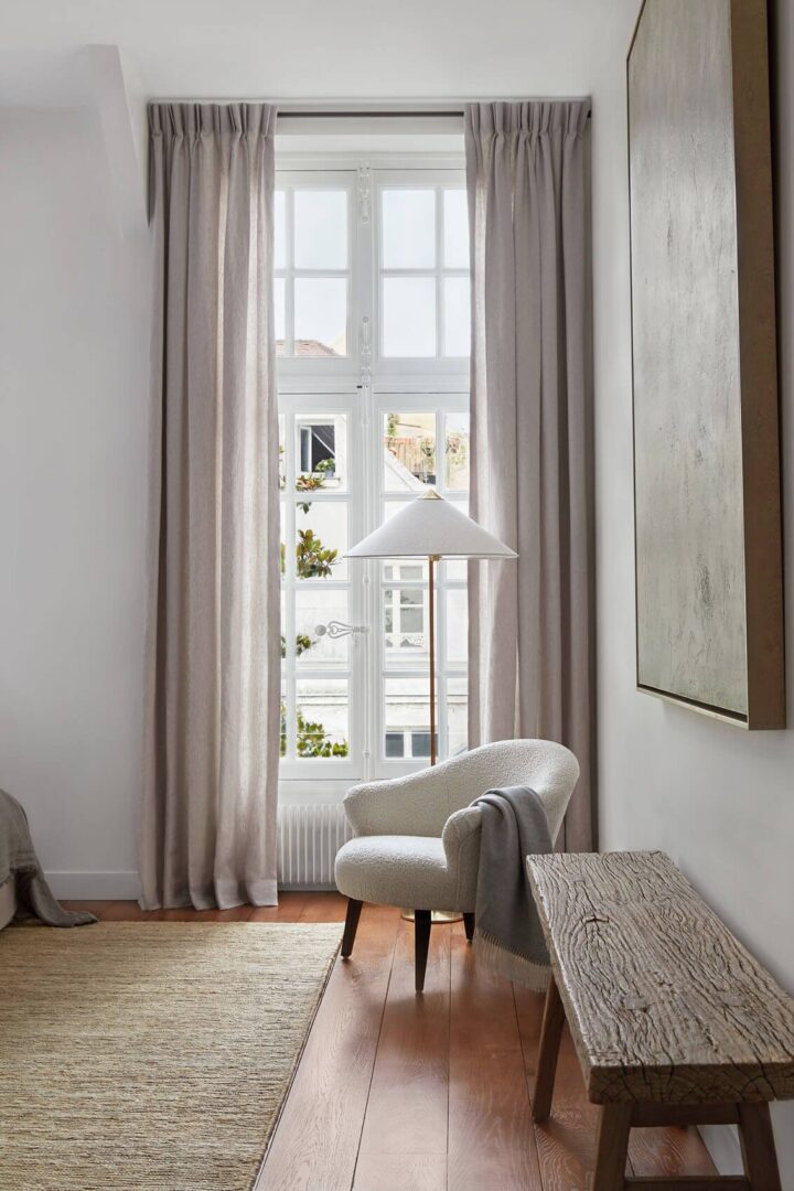Parisian-Apartment-18